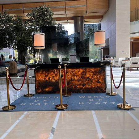 Hotel Hyatt Regency Čennai Exteriér fotografie Concierge desk at the Four Seasons Hotel, Mumbai