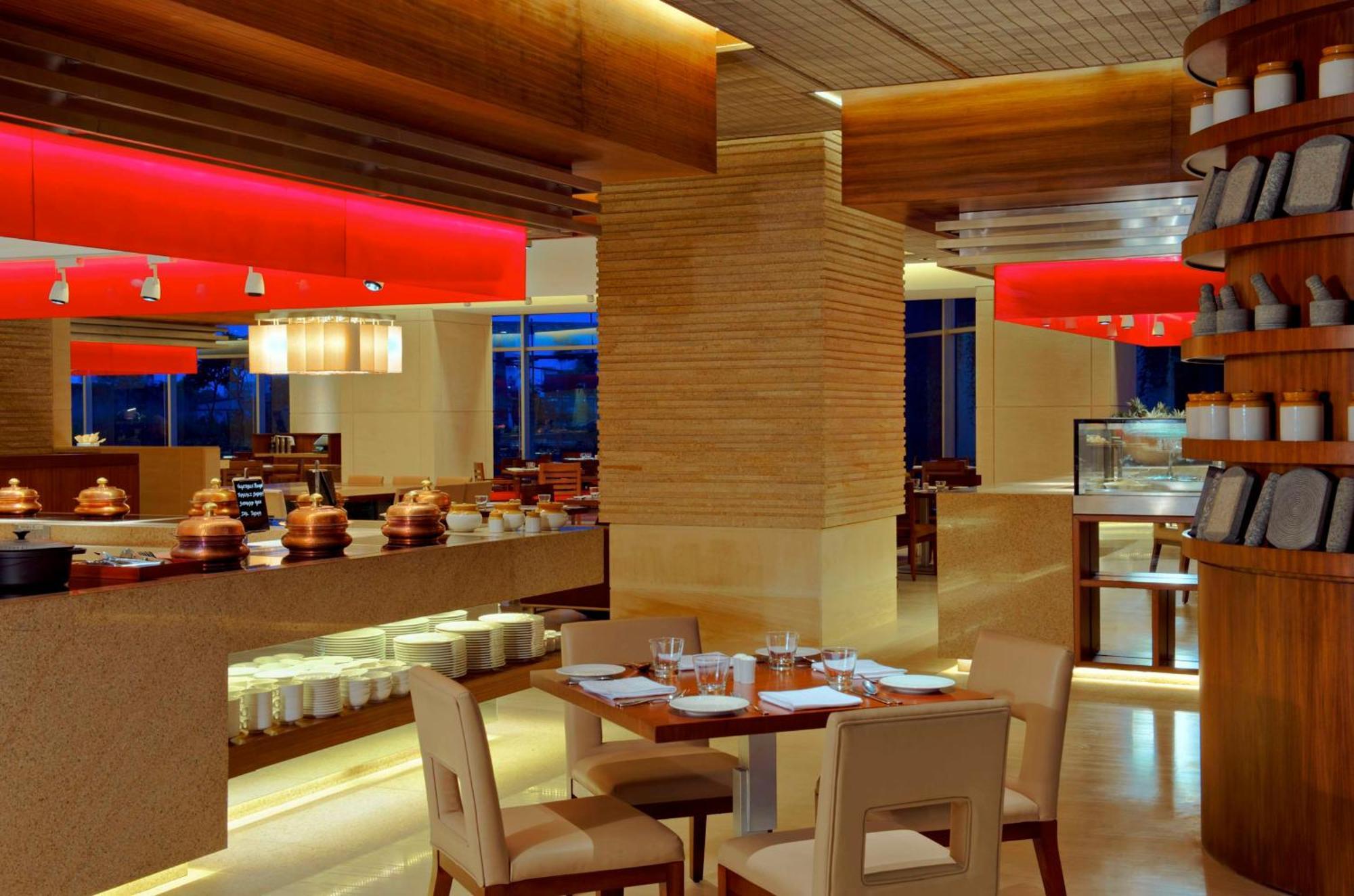 Hotel Hyatt Regency Čennai Exteriér fotografie The restaurant