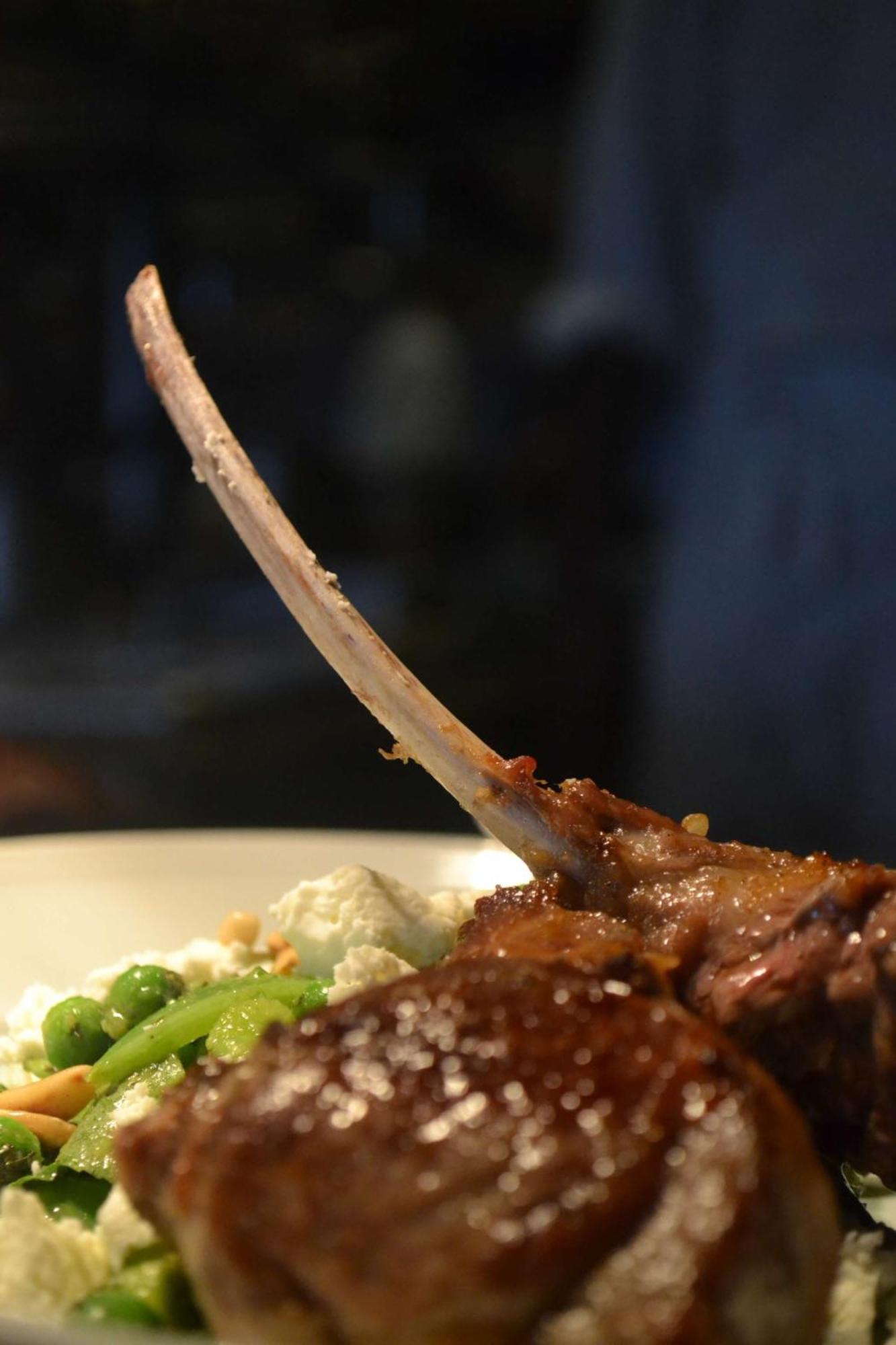Hotel Hyatt Regency Čennai Exteriér fotografie A cooked lamb chop